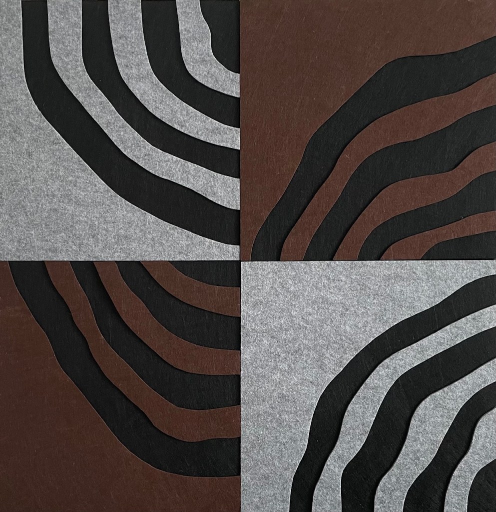 Akustikkonst, ljuddämpande konstverk i textil. Hållbart, tidlöst och funktionellt. Mönster inspirerat av årsringar.